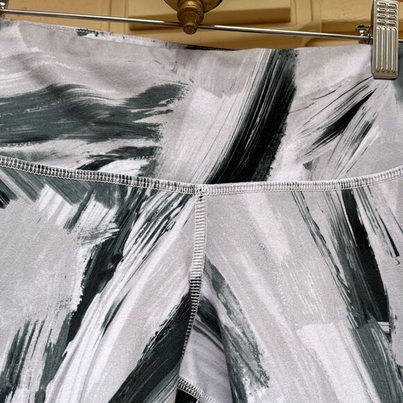 Alo different patterns and shades of grey high waisted leggings, great shape - Picture 4 of 6